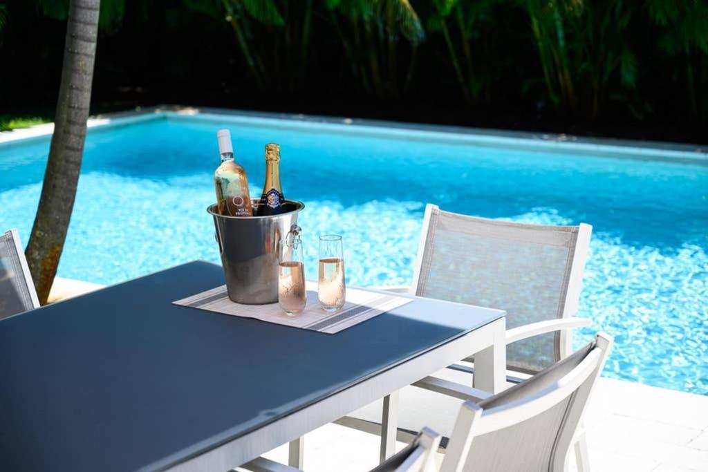 Casa de férias Paradise 3 Bedroom With Heated Pool Close To