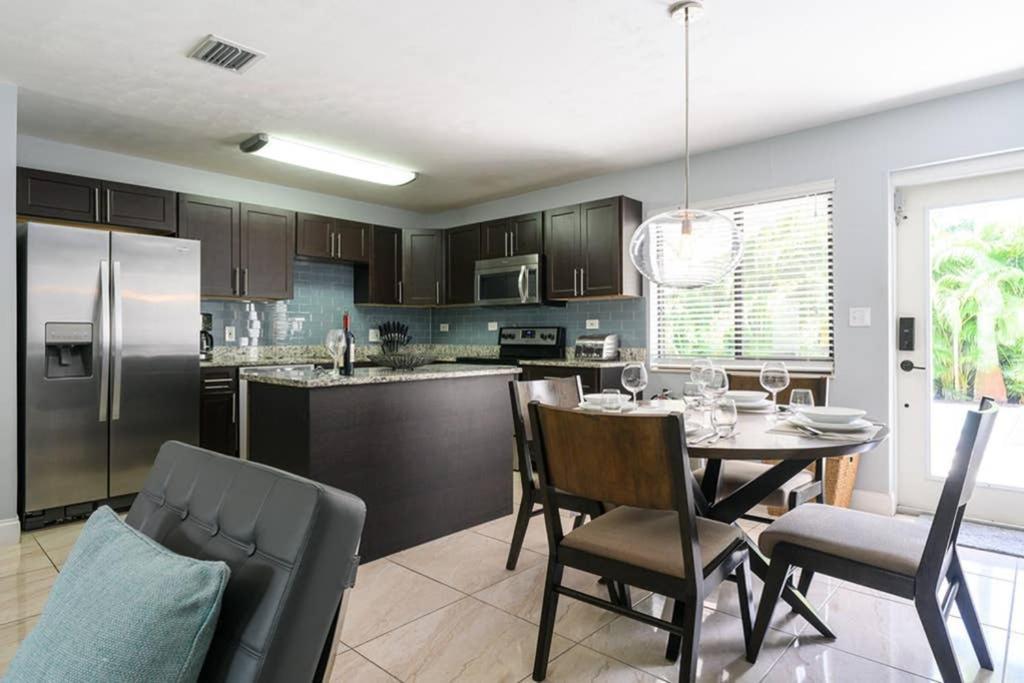 Casa de férias Paradise 3 Bedroom With Heated Pool Close To Fort Lauderdale