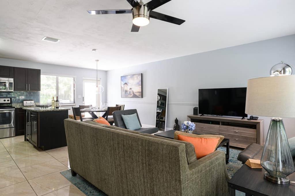 Holiday home Paradise 3 Bedroom With Heated Pool Close To